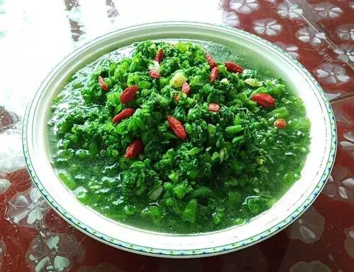 菜農(nóng)種植無需噴農(nóng)藥的蔬菜，不僅栽培簡單、而且效益高